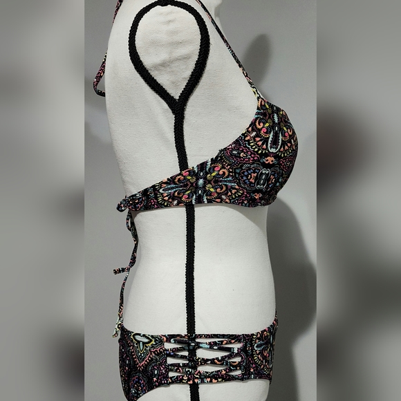 Bikini - Picture 5 of 11